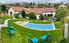 Au calme proche du centre ville, gîte avec piscine